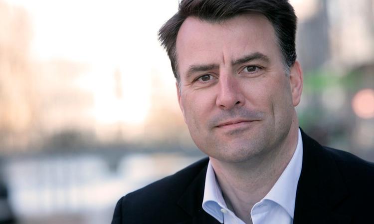 Ferieramt. Mikael Kamber tager fyringen fra DR fattet. »Nu vil jeg ud og nyde det dejlige forårsvejr«, siger han til politiken.dk. 