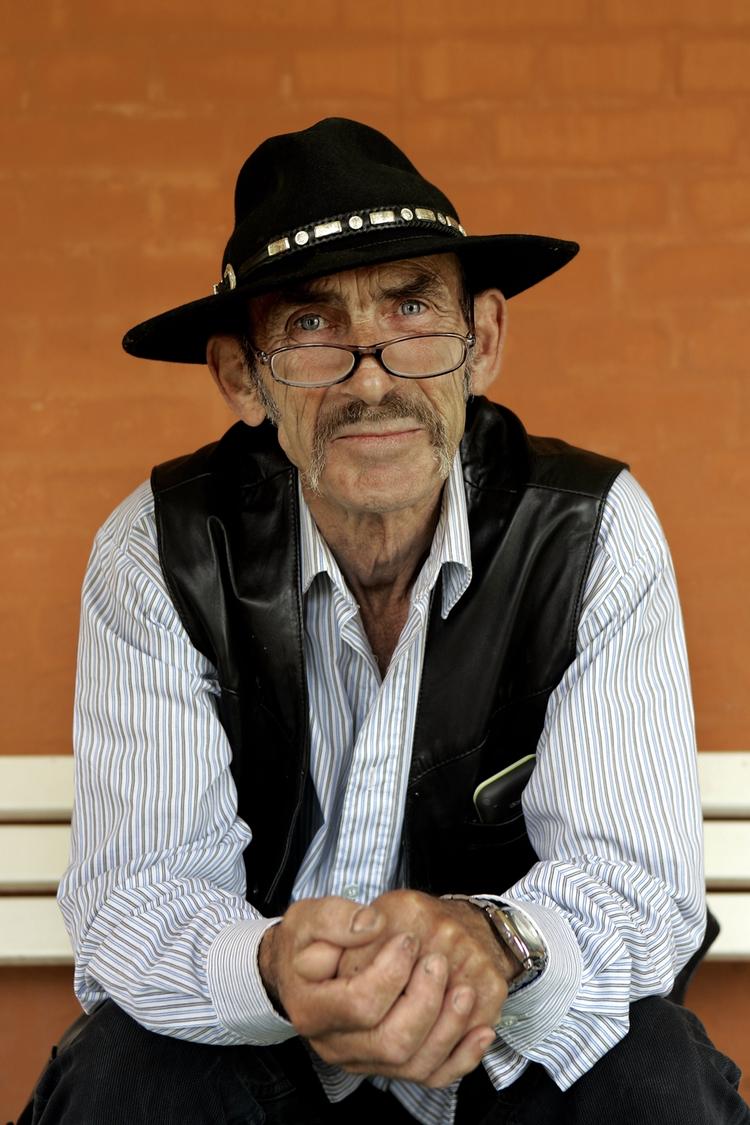 Svigtet. Svend-Aage Rasmussen boede som barn på børnehjemmet Godhavn. Han er medstifter af Foreningen Godhavnsdrengene, som kæmper for at få sandheden om børnehjemmet omkring 1960'erne frem. 