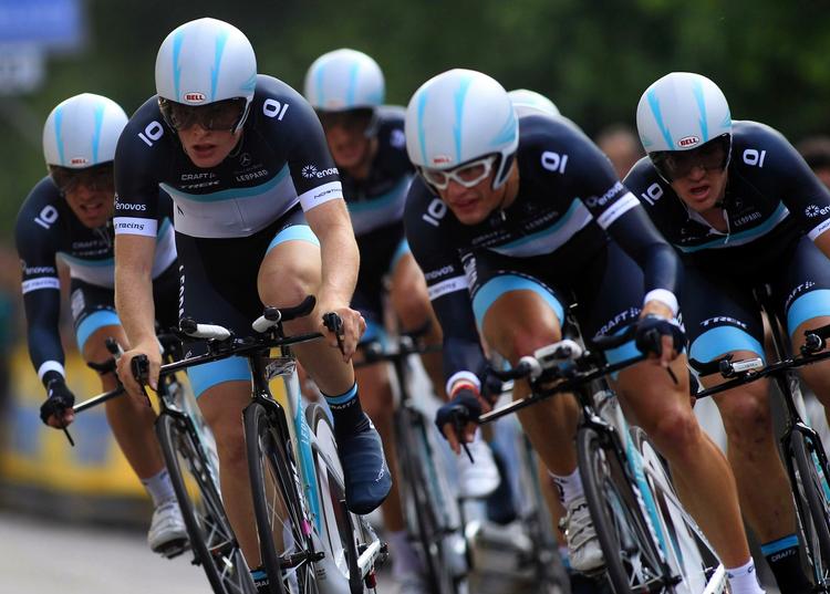 Tragedie. Wouter Weyland ses her til højre på Giro'ens indledende tidskørsel. I dag mistede han livet på en nedkørsel. 