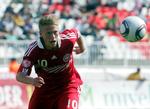 undtagelsen. Med sit salg fra FC Midtjylland til Ajax går Viktor Fischer mod strømmen. Angriberen har i disse dage desuden stor succes med det danske U17-landshold ved EM. 