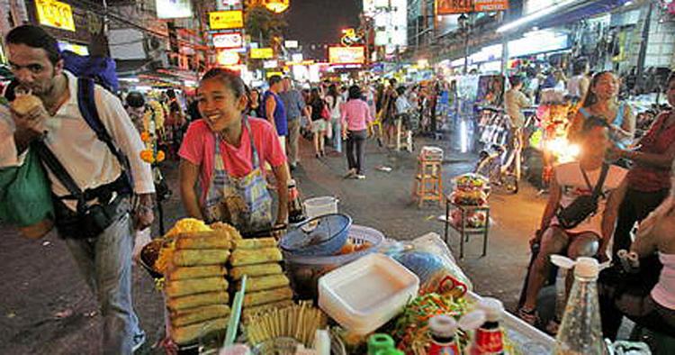 Thailand. Nogle hævemaskiner tager et gebyr på 150 baht for at spytte penge ud. 