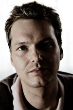 Rigmand. Janus Friis blev milliardær, da han og hans svenske makker solgte internetfænomenet Skype, som de havde opfundet i 2003.- 