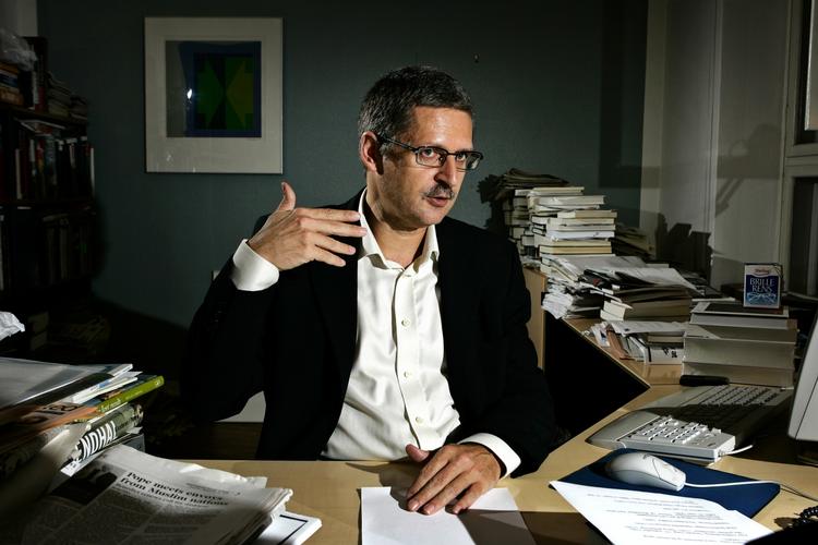 Tegninger. Organisationen Den Islamiske Konference, OIC, forsøger at få stoppet den norske udgave af Flemming Roses bog 'Tavshedens Tyranni'. Striden drejer sig igen om Muhammedtegningerne. 