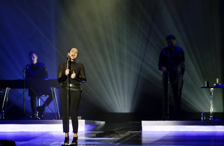 Koncert. At Sade har rundet de 52 strider mod enhver fornuft, og er hverken til at høre eller se. 