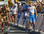 knust. Da Wouter Weylandts blev slået ihjel i går mistede Tyler Farrar (gående th.) en af sine bedste venner. 