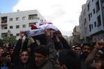 Protester. Modstanderne af Bashar al-Assads styre har ikke haft held til at få mange billeder ud fra Syrien på det seneste. Dette billeder er fra et begravelsesoptog i slutningen af april. 