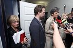 Presset. Både de radikale og Dansk Folkeparti er under pres for at indgå en aftale. Og de kæmper om opmærksomheden. 