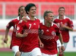 jubel. Med tre sejre på stribe har Danmark med Christian Nørgaard (tv.) og Viktor Fischer (th). på holdet spillet sig frem til en semifinalen i morgen mod Tyskland ved EM for U17. 