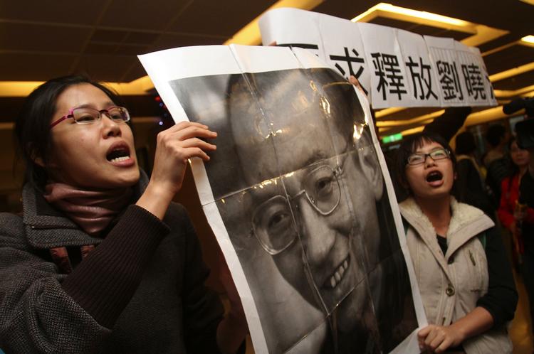 Ufredeligt. Det var et meget kontroversielt valg, Nobelpris-komiteen traf, da den sidste år gav fredsprisen til den kinesiske systemkritiker Liu Xiaobo. Det førte også til flere demonstrationer til fordel for prisvinderen, som sidder fængslet. 