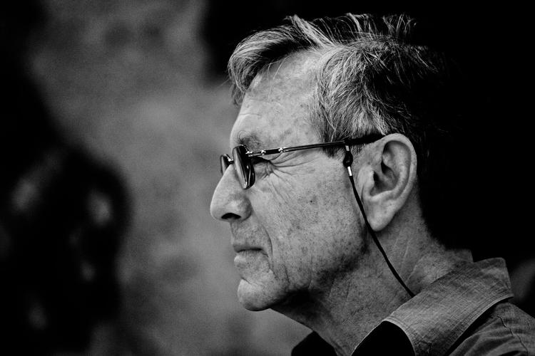 Noveller. Amos Oz' nye bog, 'Scener fra en landsby' er avanceret, litterær og subtil. Store, små skæbner i en lille, stor landsby. 