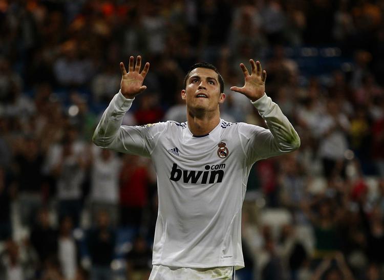 10-20-30. Hvis Cristiano Ronaldo skal tælles sæsonens mål, må han tage fingre og tæer i brug flere gange, og han er ikke færdig med at score i år. 