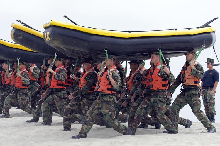 Løgn. Det er et ærefuldt hverv at være Navy Seal. Derfor lyder tusindvis af amerikanerne om, at de er eller har tjent elitestyrkerne 