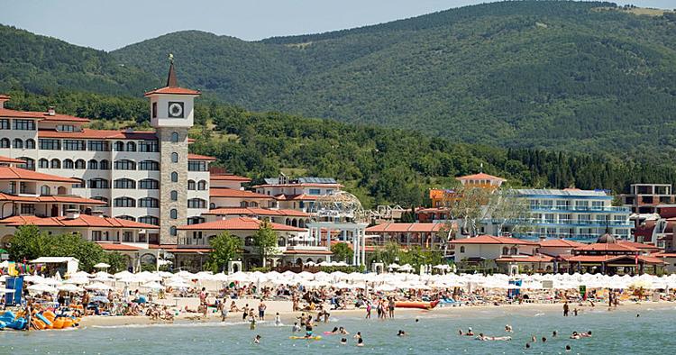 LÆGEFUP. Danskere, der tager til lægen i Bulgarien risikerer at blive overbehandlet med uhørt dyre regninger til følge. 