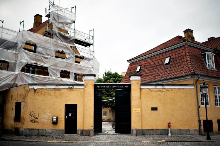 Redning. På billedet er Fæstningens Materialgård, som ligger i forlængelse af Civiletatens Materialgård, hvor der har været billedhuggerværksted siden 1759.  Arkivfoto: Joachim Andrian 
