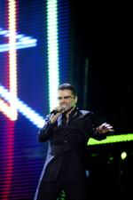 Klassikere. George Michael lover publikum, at de kan forvente at høre nogle af hans gamle kendte sange - men de vil blive udført på en ny måde. 