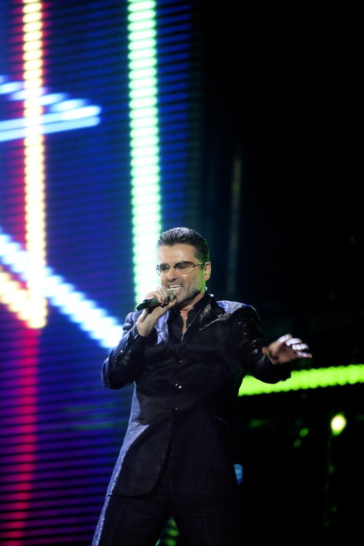 Klassikere. George Michael lover publikum, at de kan forvente at høre nogle af hans gamle kendte sange - men de vil blive udført på en ny måde. 