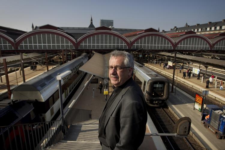 IC4-tog. S og SF vil have en undersøgelse af DSB, og transportminister Hans Christian Schimidts ministerium. 