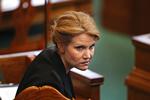 Analyse. S-formand Helle Thorning-Schmidt må indse, at verden er vendt på hovedet. 