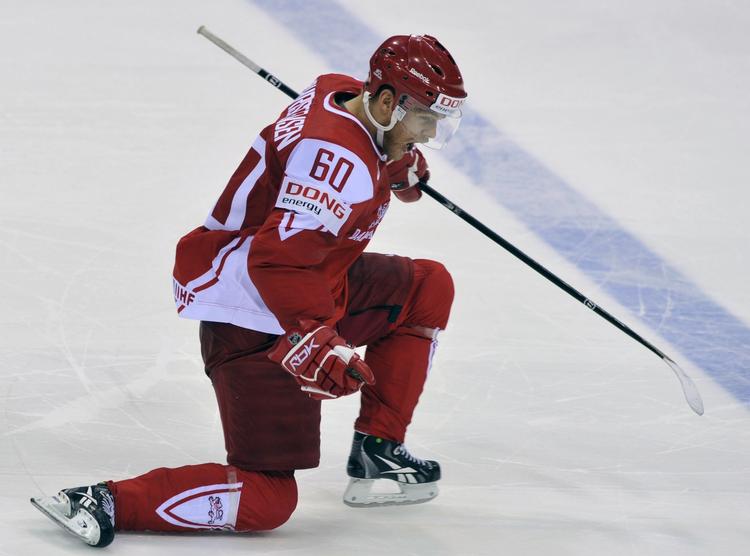 Redning. Mads Christensen straffeslag sikrede dansk sejr over Letland ved VM. Dermed undgik Danmark nedrykningsspil og et plet på VM-ansøgning for 2016. 
