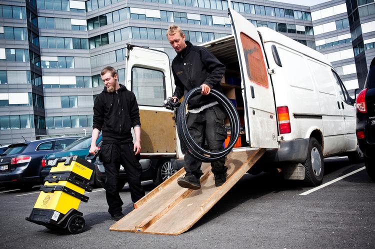 cykel- service Cykelmekanikere fra Baisikeli på vej på arbejde hos Rambøll i Ørestad. Medarbejderne får ordnet cyklerne i løbet af dagen og kan hoppe på et trimmet transportmiddel ved fyraften. 