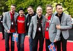 Venskab. Sjonnis venner er et yderst behageligt grandprix-selskab, der er vellidte blandt fansene og journalisterne i Düsseldorf. 