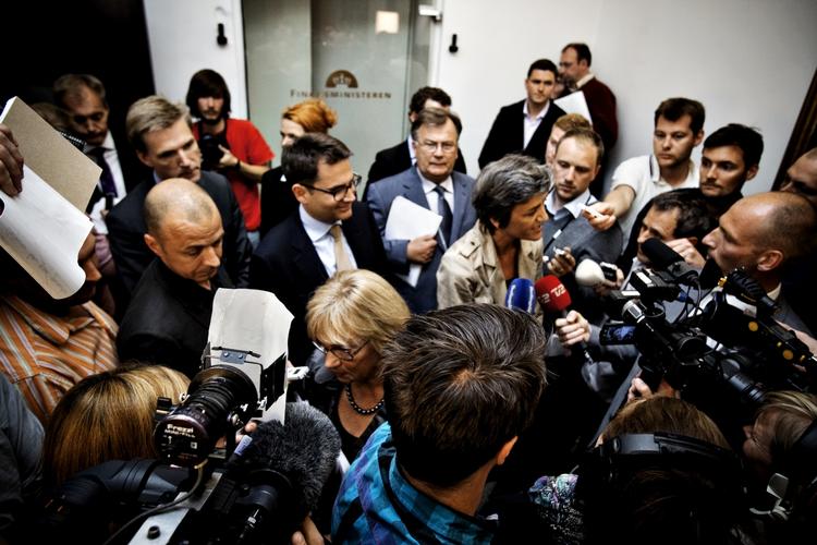 Valg. Statsminister Lørs Løkke Rasmussen (V) må og bør udskrive valg før sommerferien, mener politiske kommentatorer. 