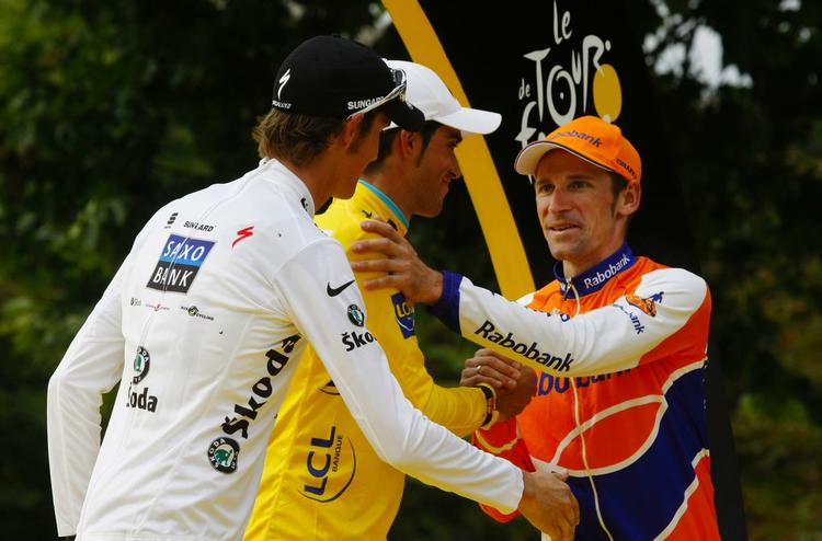 Dopingmistænkt. Denis Mentjov (th) blev nummer tre ved Tour de France sidste år. Samtidig havde UCI ham højt på sin liste over mulige dopingsyndere. 