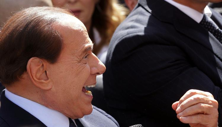 Angreb. For Silvio Berlusconi er angreb det bedste forsvar. Så sent som i den forløbne uge kaldte han nogle offentlige anklagere i Milano for »vort demokratis cancer«. Berlusconi står selv under anklage for korruption i netop Milano. 