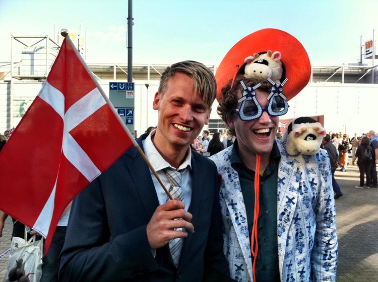 Fan. René Sjælland er en af de få danske fans i Düsseldorf. 