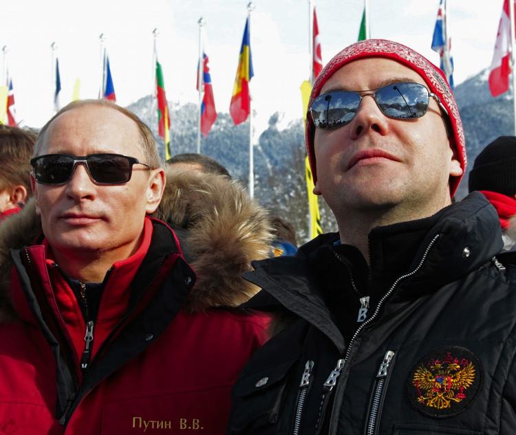 Venner? Forholdet mellem de to gamle allierede premierminister Vladimir Putin og præsident Dmitrij Medvedev vakler gevaldigt frem mod valget til næste år. 