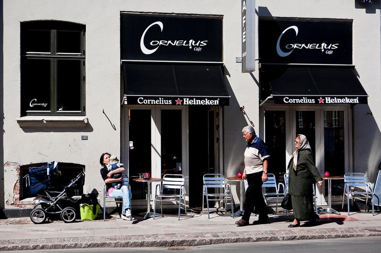 Amagermad. På Øresundsvej finder man Café Cornelius, et hyggeligt sted i flere etager. Ifølge cafékontrollanten havde det dog visse mangler. Foto: Ditte Valente 