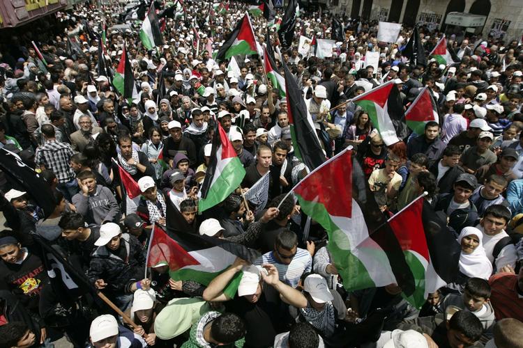 Mærkedag. Demonstranter er i dag på gaden for at markere årsdagen for grundlæggelsen af den israelske stat i 1948. 