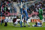 Håb. Med to scoringer tændte Demba Ba håbet for West Ham, men det endte med en nedrykning for Lars Jacobsens klub. 