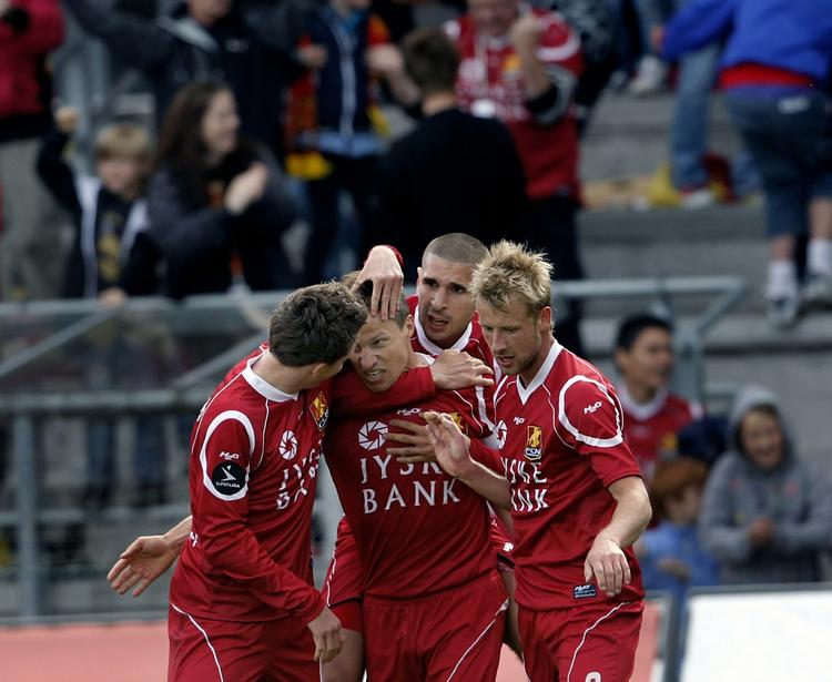 jubel. 0-1 blev til 3-1 på otte minutter, da Morten Nordstrand var kommet på banen. 