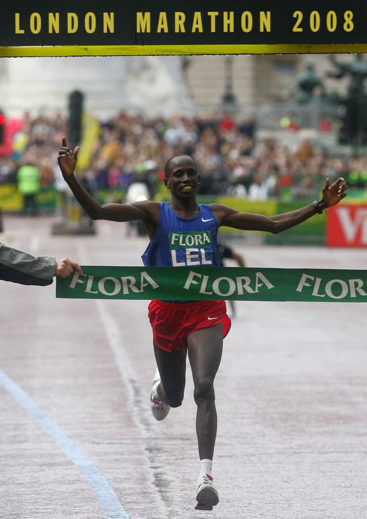 Død. Sammy Wanjiru satte OL-rekord, da han vandt guld i marathon i Beijing i 2008. Tidligt i morges blev han fundet død. 