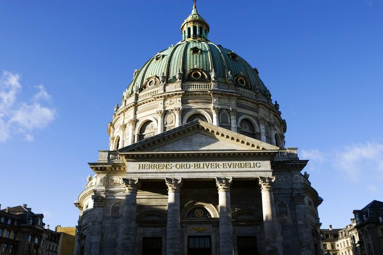 Advarsel. Gamle optegnelser viser, at en del af kirkens fundament ligger, hvor der er planlagt en station. Vrøvl, siger Metroselskabet. 