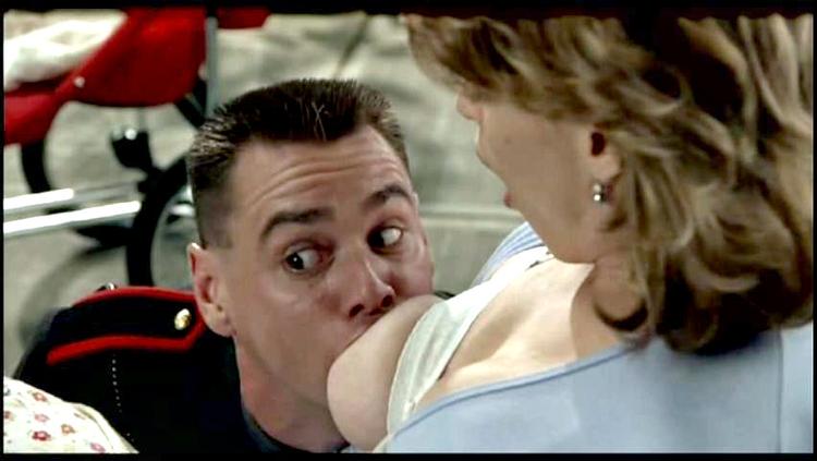 Pruttehumor. Farrelly-brødrene lavede i 90'erne enormt populære komedier som 'Vild med Mary' og 'Dum og dummere'. Nu forsøger de sig med et comeback. Her et foto fra filmen 'Jeg, mig og Irene'. 