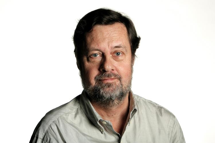 Bøger. Anmelder af international, europæisk såvel som nordisk kriminallitteratur, amerikansk litteratur (har skrevet om Chandler, Hammett, Hemingway og Auster). Tv-anmeldelser og kulturjournalistik i diverse retninger, film, maleri, livsstil og tidsånd. 