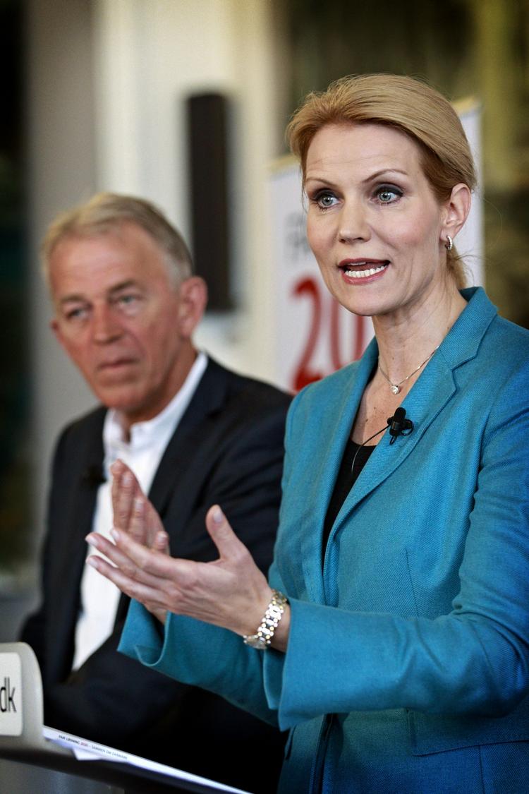 Fremlæggelse. SF's Villy Søvndal og Socialdemokraternes Helle Thorning-Schmidt præsenterede deres plan i dag. 