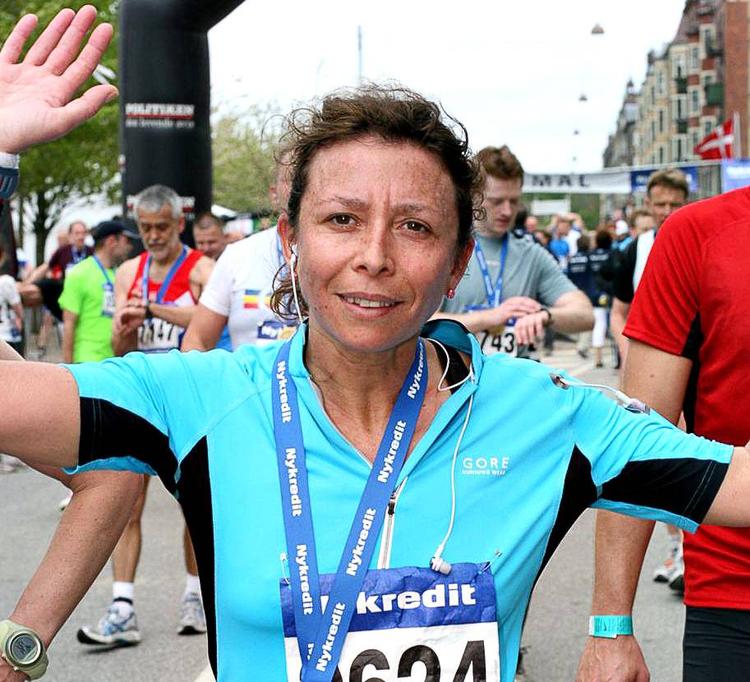 Overskud. Karen Stuven løb i tiden 3:57:50 og var en af de få, som havde lidt kræfter tilbage mod slutningen af sidste års maraton. Foto: Marathon-Photos 
