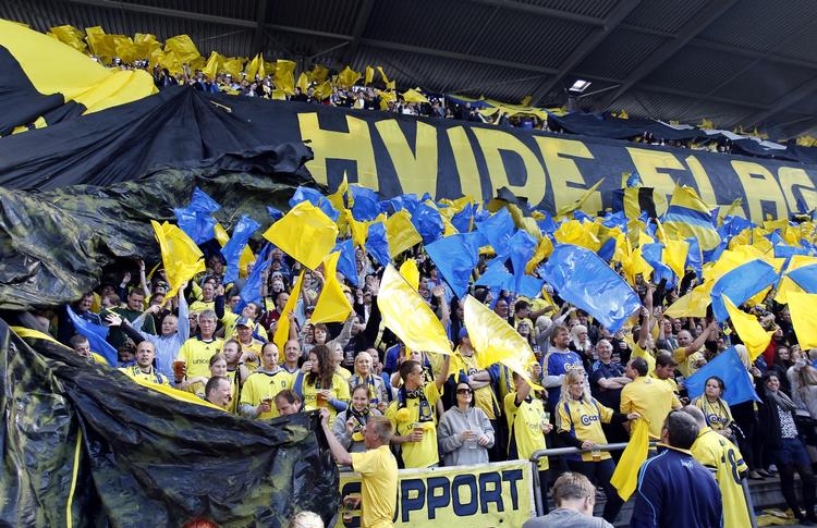 forskelsbehandling. Brøndbys fans er kendt for at skabe en livlig atmosfære på tilskuerpladserne. Men nu vil tilhængerne droppe kampen i Lyngby på grund af stigende billetpriser for udeholdet. 