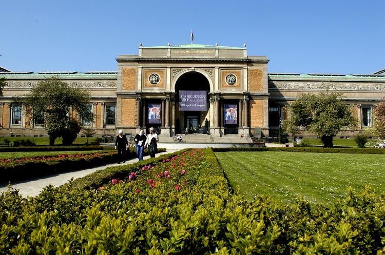 Modernisering. Parken foran Statens Museum for Kunst skal gøres mere tilgængelig. Arkitekterne skal dog tage hensyn til, at pladsen foran museet er fredet. 