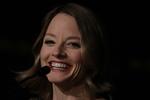 Foster. Den 49-årige Jodie Foster scorede point, da hun indledte dagens pressemøde i Cannes på flydende fransk og kun slog over i engelsk, fordi hun havde fået ordre til det. 