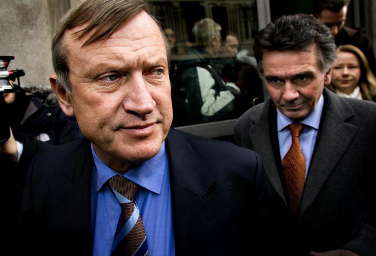 Straf. Østre Landsret stadfæster 8. februar 2007 en dom på 2 års fængsel til Peter Brixtofte  i en sag om ulovlige sponsorkontrakter. 6. oktober 2009 modtager han en dom på yderligere to års fængsel i det, der beskrives som 'Farumsagens' hoveddel. 