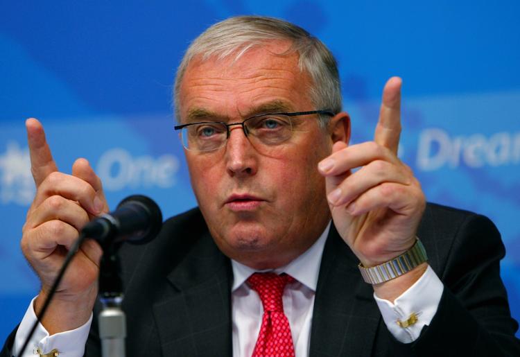 forsvar. Præsidenten for den internationale cykelunion, UCI, Pat McQuaid, vil ikke stikke rytterne en uforbeholden undskyldning over den lækkede dopingliste. 