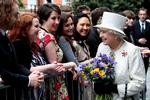 Den britiske dronning Elizabeth er på besøg i Irland. 