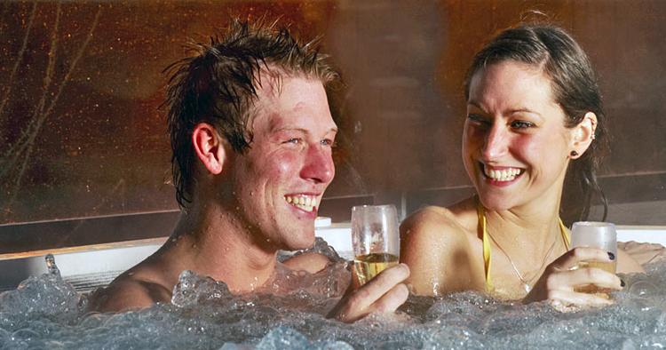 SELVFORKÆLELSE. Vind fri adgang til Den Bornholmske Diamant Spa på Hotel Griffen. 