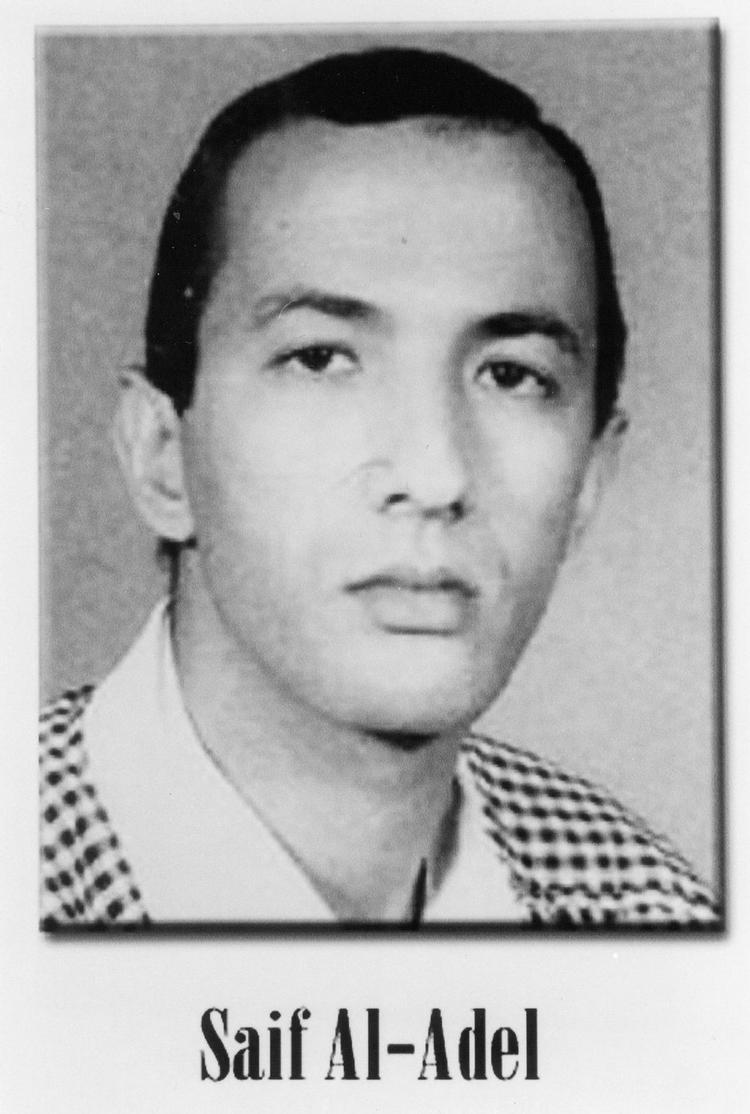 Portræt. Billedet forestiller en ung al-Adel. Et mere nutidigt billede kan ses på http://www.ibtimes.com/articles/147484/20110518/saif-al-adel-al-qaeda-chief-fbi-profile-who-is.htm. 