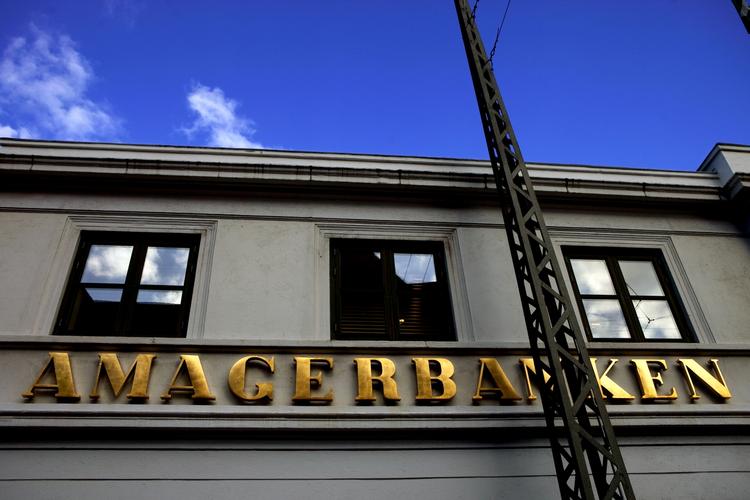 Skiftedag. 82.000 privatkunder og 10.000 erhvervskunder fra den krakkede Amagerbank overgår til færiske Banknordik. 