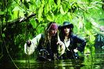 Par på prøvelse. Johhny Depp har fået selskab af Penelope Cruz  i den fjerde film om de caribiske pirater. De udgør en slagfærdig duo i en ellers skuffende film. 